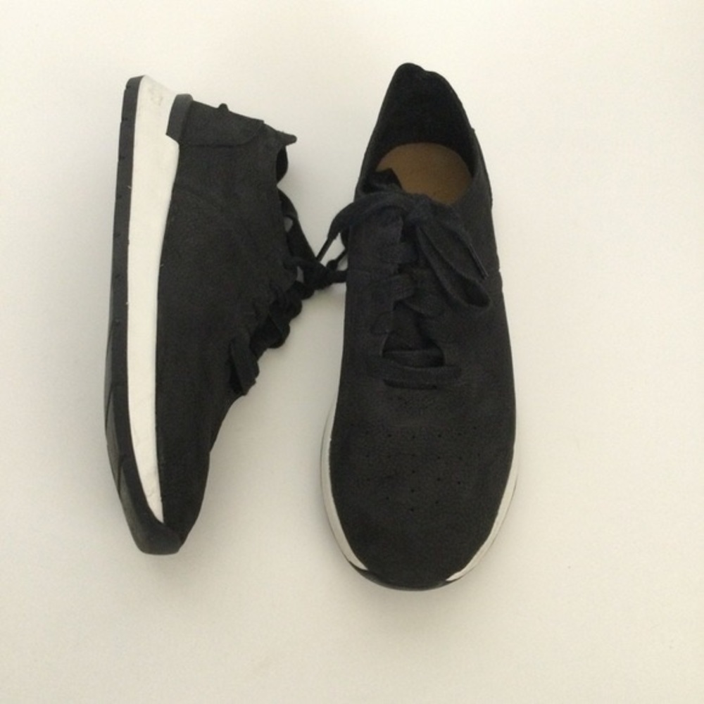 UGG Women's Adaleen Sneaker Size 8 color Black